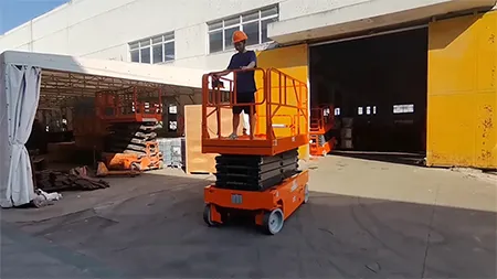 Plataforma de trabajo en alturas tipo tijera autopropulsada ( de accionamiento hidráulico)