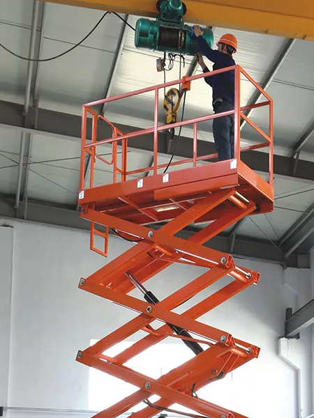 Plataforma de trabajo en alturas tipo tijera autopropulsada ( de accionamiento hidráulico)